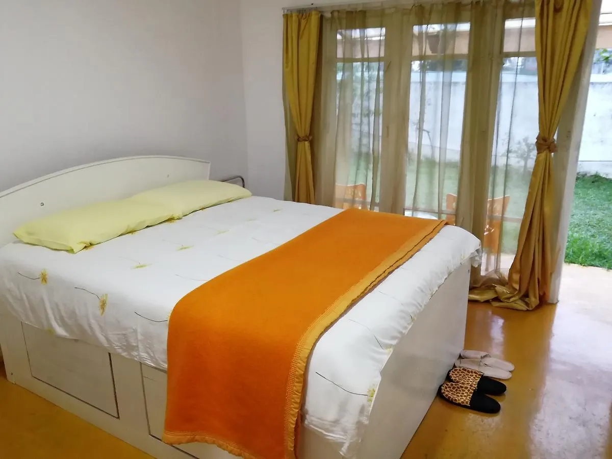 Homestay Red Gold & Green House Apartment Nuwara Eliya